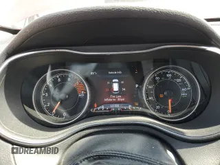 2019 Jeep Cherokee High Altitude z VIN 1C4PJMDX5KD162793, wystawiony jako Copart lot #60284225 z przebiegiem 121 908 mil mil oraz Szkoda całkowita • Salvage title. Historia ofert i sprzedaży dostępna na DreamBid. Obrazek 9.