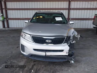 2014 Kia Sorento LX with VIN 5XYKT4A73EG425510, listed as a IAAI auction lot 41882601 with 165,751 mi miles and . Bid and sale history available at carsss.com. Image 12.