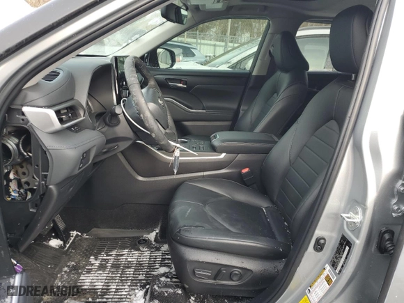 2024 Toyota Highlander LE with VIN 5TDKDRBH7RS568955, listed as a Copart auction lot 89147655 with 6,798 mi miles and Salvage Title. Bid and sale history available at carsss.com. Image 7.