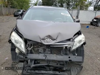 2013 Toyota Sienna XLE AAS with VIN 5TDYK3DCXDS333764, listed as a Copart auction lot 77682814 with 131,915 mi miles and Salvage Title. Bid and sale history available at DreamBid. Image 5.
