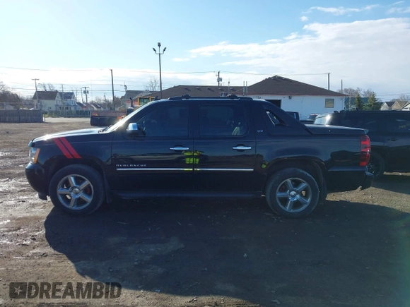 2012 Chevrolet Avalanche LTZ with VIN 3GNTKGE78CG152542, listed as a IAAI auction lot 42033673 with 177,870 mi miles. Bid and sale history available at carsss.com. Image 13.