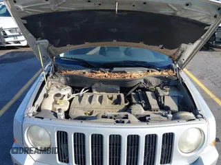 2009 Jeep Patriot Sport with VIN 1J4FT28B99D121838, listed as a IAAI auction lot 42000092 with 218,483 mi miles. Bid and sale history available at carsss.com. Image 10.