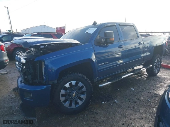 2015 Chevrolet Silverado 2500HD LT with VIN 1GC1KVEG6FF639961, listed as a IAAI auction lot 41172390 with 112,868 mi miles. Bid and sale history available at carsss.com. Image 2.