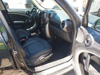 2012 MINI Countryman with VIN WMWZB3C51CWM05034, listed as a IAAI auction lot 42235437 with 131,280 mi miles and . Bid and sale history available at DreamBid. Image 5.