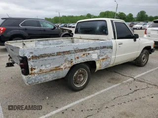 1988 Toyota Pickup z VIN JT4RN50R0J5122639, wystawiony jako Copart lot #52792445 z przebiegiem 233 407 mil mil oraz Szkody całkowita. Historia ofert i sprzedaży dostępna na DreamBid. Obrazek 3.