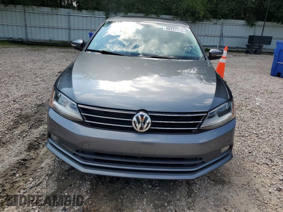 2017 Volkswagen Jetta SEL z VIN 3VWL17AJ9HM407735, wystawiony jako Copart lot #60257715 z przebiegiem 124 393 mil mil oraz Czysty tytuł • Clean title. Historia ofert i sprzedaży dostępna na DreamBid. Obrazek 5.