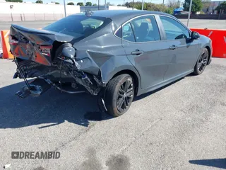 2025 Toyota Camry LE z VIN 4T1DAACK4SU572097, wystawiony jako IAAI lot #41827762 z przebiegiem 8 106 mil mil oraz . Historia ofert i sprzedaży dostępna na DreamBid. Obrazek 4.