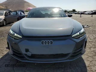 2023 Audi e-tron GT Premium Plus z VIN WAUFJBFW4P7002329, wystawiony jako Copart lot #58252313 z przebiegiem 2589 mil mil oraz . Historia ofert i sprzedaży dostępna na DreamBid. Obrazek 5.