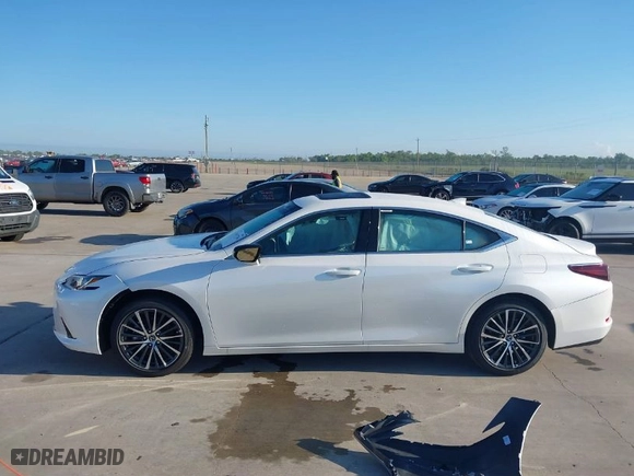 2024 Lexus ES with VIN 58ADZ1B16RU183742, listed as a IAAI auction lot 40397786 with 733 mi miles. Bid and sale history available at carsss.com. Image 14.