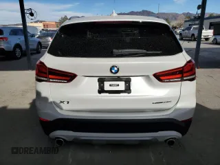 2021 BMW X1 sDrive28i z VIN WBXJG7C01M5T08696, wystawiony jako Copart lot #48004855 z przebiegiem 37 593 mil mil oraz Szkody całkowita. Historia ofert i sprzedaży dostępna na DreamBid. Obrazek 6.