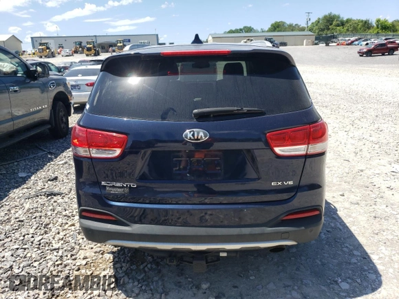 2017 Kia Sorento EX with VIN 5XYPHDA5XHG206988, listed as a Copart auction lot 58058385 with 111,129 mi miles and Clean title. Bid and sale history available at DreamBid. Image 6.