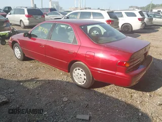 1998 Toyota Camry LE z VIN JT2BG22K4W0206938, wystawiony jako IAAI lot #42283640 z przebiegiem 153 365 mil mil oraz . Historia ofert i sprzedaży dostępna na DreamBid. Obrazek 3.
