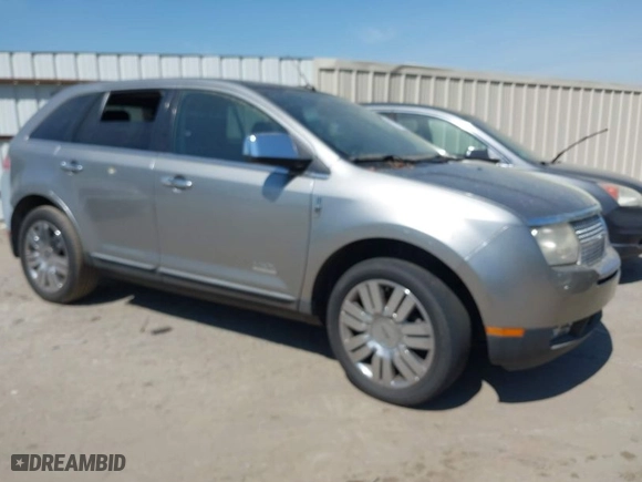 2008 Lincoln MKX with VIN 2LMDU68CX8BJ04772, listed as a IAAI auction lot 41917348 with 178,290 mi miles. Bid and sale history available at carsss.com. Image 1.