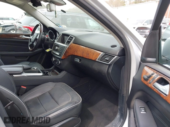 2014 Mercedes-Benz M 350 z VIN 4JGDA5HB8EA293502, wystawiony jako IAAI lot #42079517 z przebiegiem 72 639 mil mil oraz . Historia ofert i sprzedaży dostępna na DreamBid. Obrazek 5.
