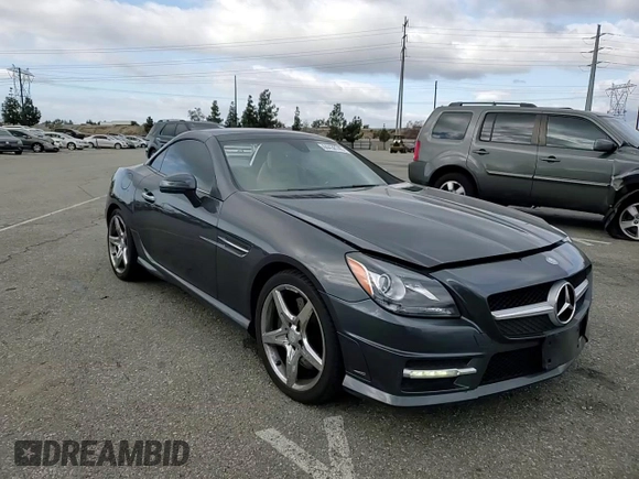2012 Mercedes-Benz SLK 350 z VIN WDDPK5HA9CF024663, wystawiony jako Copart lot #44438745 z przebiegiem 118 331 mil mil oraz Szkoda całkowita • Salvage title. Historia ofert i sprzedaży dostępna na DreamBid. Obrazek 10.
