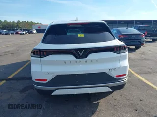 2024 VinFast VF 8 Plus z VIN RLLV1AFA9RH008627, wystawiony jako IAAI lot #40870681 z przebiegiem 338 mil mil oraz . Historia ofert i sprzedaży dostępna na DreamBid. Obrazek 17.