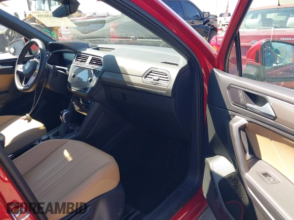 2024 Volkswagen Tiguan SE with VIN 3VV2B7AXXRM096755, listed as a IAAI auction lot 41968698 with 20,909 mi miles and . Bid and sale history available at DreamBid. Image 5.