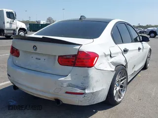 2012 BMW 3 Series 335i z VIN WBA3A9G54CNN67686, wystawiony jako IAAI lot #42106853 z przebiegiem 141 368 mil mil oraz . Historia ofert i sprzedaży dostępna na DreamBid. Obrazek 4.