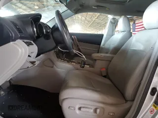 2013 Toyota Highlander Limited z VIN 5TDDK3EHXDS237092, wystawiony jako Copart lot #55887145 z przebiegiem 119 309 mil mil oraz Szkoda całkowita • Salvage title. Historia ofert i sprzedaży dostępna na DreamBid. Obrazek 7.
