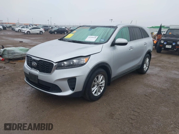 2019 Kia Sorento LX V6 with VIN 5XYPG4A51KG495866, listed as a IAAI auction lot 41599328 with 161,807 mi miles. Bid and sale history available at carsss.com. Image 2.