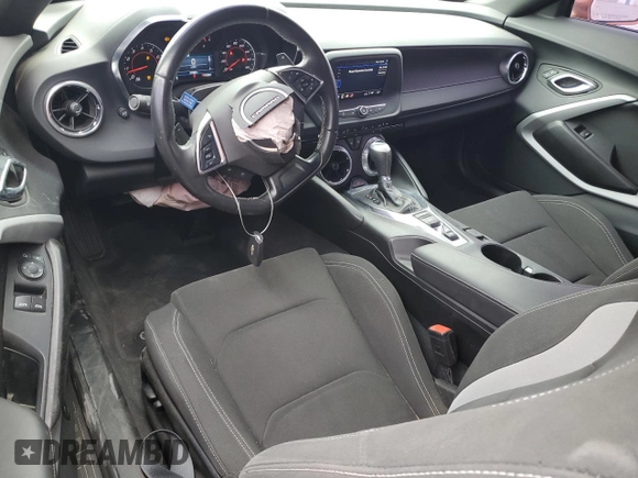 2024 Chevrolet Camaro 1LT z VIN 1G1FB1RS6R0109664, wystawiony jako Copart lot #49248365 z przebiegiem 21 394 mil mil oraz Czysty tytuł • Clean title. Historia ofert i sprzedaży dostępna na DreamBid. Obrazek 8.