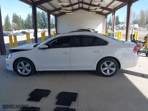 2012 Volkswagen Passat SE w/Sunroof with VIN 1VWBP7A32CC025052, listed as a IAAI auction lot 41960259 with 46,478 mi miles. Bid and sale history available at carsss.com. Image 14.
