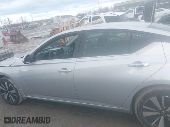 2022 Nissan Altima SV z VIN 1N4BL4DW0NN332896, wystawiony jako IAAI lot #41368811 z przebiegiem 35 062 mil mil oraz . Historia ofert i sprzedaży dostępna na DreamBid. Obrazek 14.