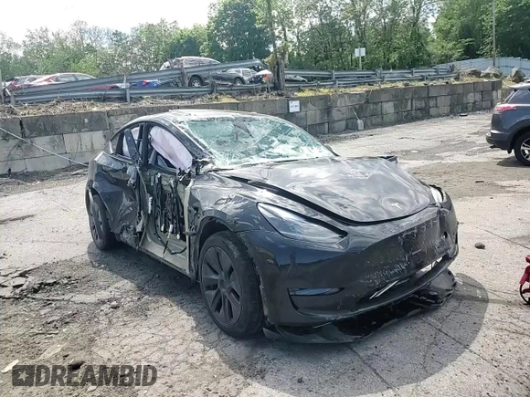 2024 Tesla Model Y Long Range with VIN 7SAYGDEE7RA327259, listed as a Copart auction lot 57494435 with Not provided miles and Salvage title. Bid and sale history available at DreamBid. Image 13.