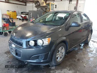 2014 Chevrolet Sonic LT z VIN 1G1JC5SH2E4199864, wystawiony jako IAAI lot #42370631 z przebiegiem 59 781 mil mil oraz . Historia ofert i sprzedaży dostępna na DreamBid. Obrazek 17.