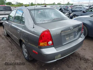 2004 Hyundai Accent GL z VIN KMHCG45C04U502892, wystawiony jako IAAI lot #42309078 z przebiegiem 127 362 mil mil oraz . Historia ofert i sprzedaży dostępna na DreamBid. Obrazek 3.
