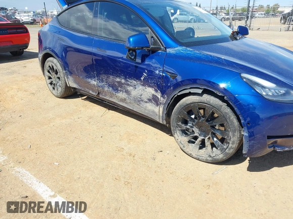 2020 Tesla Model Y Long Range with VIN 5YJYGDEF4LF000494, listed as a IAAI auction lot 41894856 with 118,638 mi miles and . Bid and sale history available at DreamBid. Image 6.