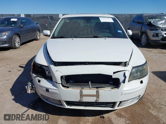 2006 Volvo S40 2.4L with VIN YV1MS390662215602, listed as a IAAI auction lot 41843161 with 184,397 mi miles. Bid and sale history available at carsss.com. Image 12.