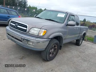 2000 Toyota Tundra Limited with VIN 5TBBT481XYS068716, listed as a IAAI auction lot 42105380 with 281,055 mi miles. Bid and sale history available at carsss.com. Image 2.