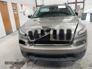 2016 Jeep Cherokee Sport with VIN 1C4PJMAB5GW246889, listed as a IAAI auction lot 40847921 with 164,210 mi miles. Bid and sale history available at carsss.com. Image 6.