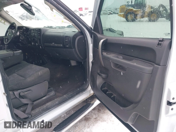2013 Chevrolet Silverado 1500 LT with VIN 3GCPKSE72DG164006, listed as a IAAI auction lot 41483800 with 126,105 mi miles. Bid and sale history available at carsss.com. Image 5.