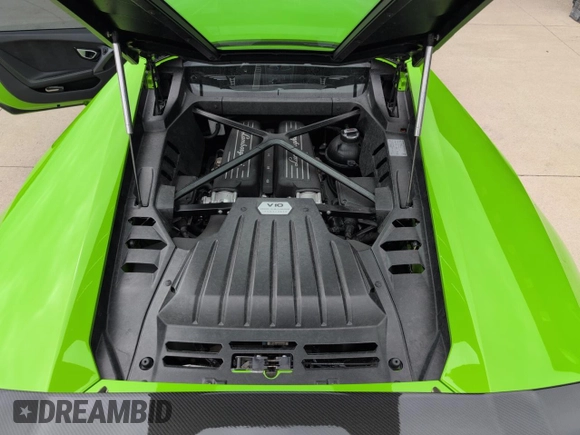 2015 Lamborghini Huracan z VIN ZHWUC1ZF7FLA03405, wystawiony jako Copart lot #57724465 z przebiegiem 31 953 mil mil oraz Czysty tytuł • Clean title. Historia ofert i sprzedaży dostępna na DreamBid. Obrazek 7.