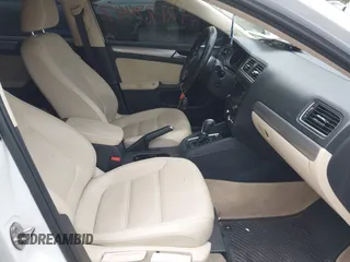 2015 Volkswagen Jetta SE with VIN 3VWD17AJ5FM305415, listed as a IAAI auction lot 42179447 with 154,535 mi miles and . Bid and sale history available at DreamBid. Image 5.