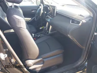 2024 Toyota Corolla Cross XLE z VIN 7MUDAAAG0RV080383, wystawiony jako IAAI lot #42032391 z przebiegiem 16 593 mil mil oraz . Historia ofert i sprzedaży dostępna na DreamBid. Obrazek 5.