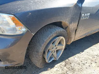 2016 Ram 1500 Express z VIN 1C6RR6KG8GS389924, wystawiony jako IAAI lot #40887357 z przebiegiem 140 327 mil mil oraz . Historia ofert i sprzedaży dostępna na DreamBid. Obrazek 17.