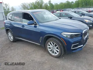 2022 BMW X5 xDrive40i z VIN 5UXCR6C08N9J99866, wystawiony jako IAAI lot #42215532 z przebiegiem 53 484 mil mil oraz . Historia ofert i sprzedaży dostępna na DreamBid. Obrazek 1.