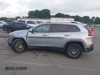 2017 Jeep Cherokee Limited with VIN 1C4PJLDB6HW526697, listed as a IAAI auction lot 42760984 with 191,897 mi miles and . Bid and sale history available at DreamBid. Image 14.