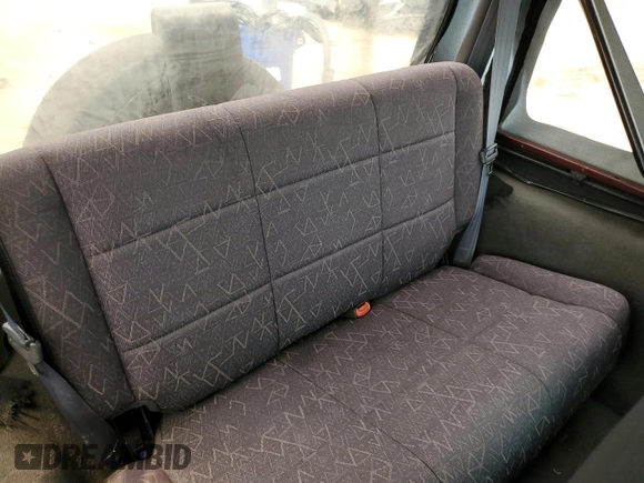 2002 Jeep Wrangler X z VIN 1J4FA39S42P773815, wystawiony jako Copart lot #60016255 z przebiegiem 174 803 mil mil oraz Szkoda całkowita • Salvage title. Historia ofert i sprzedaży dostępna na DreamBid. Obrazek 10.