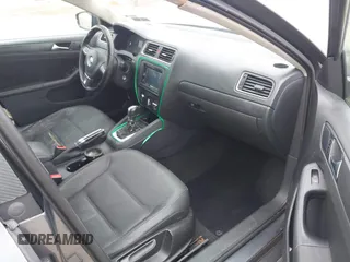 2011 Volkswagen Jetta SE with VIN 3VWDZ7AJ4BM370033, listed as a IAAI auction lot 42367238 with 161,635 mi miles and . Bid and sale history available at DreamBid. Image 5.