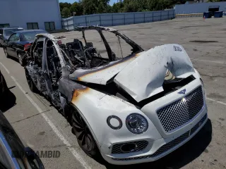 2017 Bentley Bentayga W12 z VIN SJAAC2ZV6HC015975, wystawiony jako Copart lot #58138354 z przebiegiem Nie podano mil oraz Nie do naprawy • Non repairable. Historia ofert i sprzedaży dostępna na DreamBid. Obrazek 4.