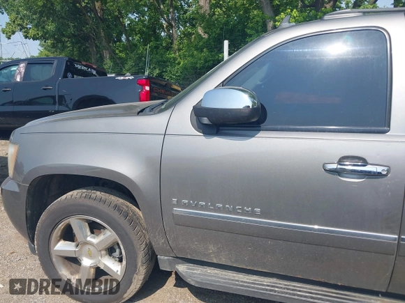 2009 Chevrolet Avalanche z VIN 3GNFK32YX9G201915, wystawiony jako IAAI lot #42470876 z przebiegiem 244 241 mil mil oraz . Historia ofert i sprzedaży dostępna na DreamBid. Obrazek 14.