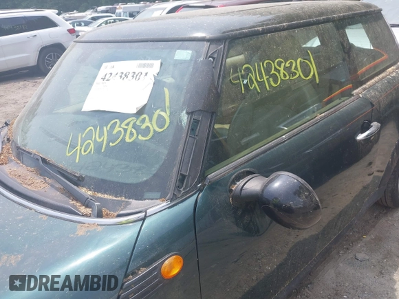 2010 MINI Hardtop с VIN WMWMF3C50ATZ60957, выставлен на аукционе IAAI как лот 42438301 с пробегом 135 114 миль миль и . История ставок и продаж доступна на DreamBid. Изображение 6.