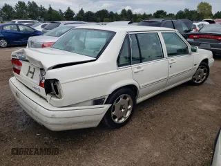 1998 Volvo S90 z VIN YV1KS9609W1140012, wystawiony jako Copart lot #69589044 z przebiegiem 175 864 mil mil oraz Szkoda całkowita • Salvage title. Historia ofert i sprzedaży dostępna na DreamBid. Obrazek 3.