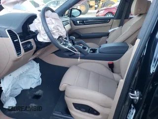 2022 Porsche Cayenne GTS z VIN WP1AG2AYXNDA39046, wystawiony jako Copart lot #72087662 z przebiegiem 5 626 mil mil oraz . Historia ofert i sprzedaży dostępna na DreamBid. Obrazek 7.