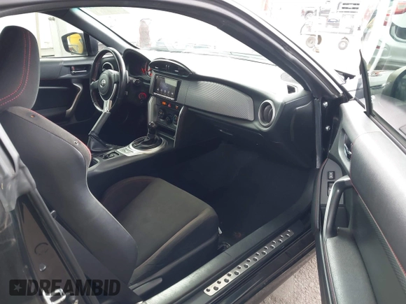 2016 Scion FR-S z VIN JF1ZNAA12G8708385, wystawiony jako IAAI lot #42191353 z przebiegiem 92 197 mil mil oraz . Historia ofert i sprzedaży dostępna na DreamBid. Obrazek 5.