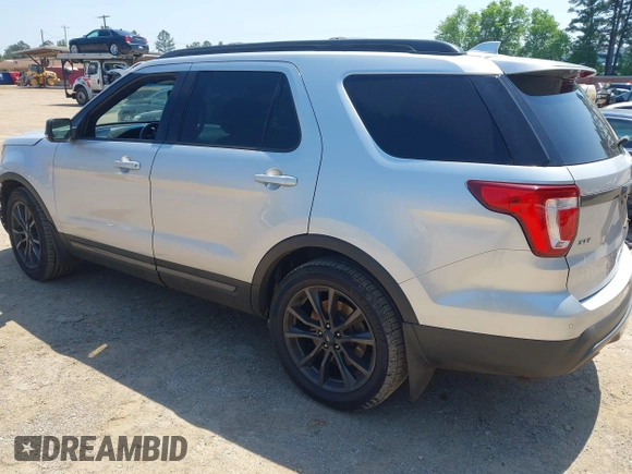 2017 Ford Explorer XLT with VIN 1FM5K7D83HGA69028, listed as a IAAI auction lot 41977896 with 169,283 mi miles and . Bid and sale history available at carsss.com. Image 3.